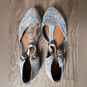 Toms Blue and White Patterned Flats